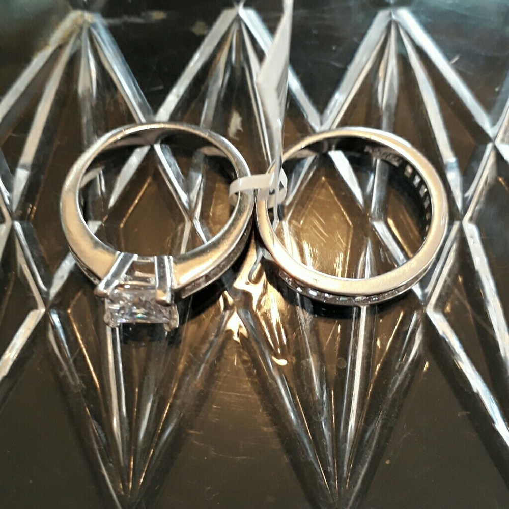 SIMULATED DIAMOND RING SET - Picture 2 of 2